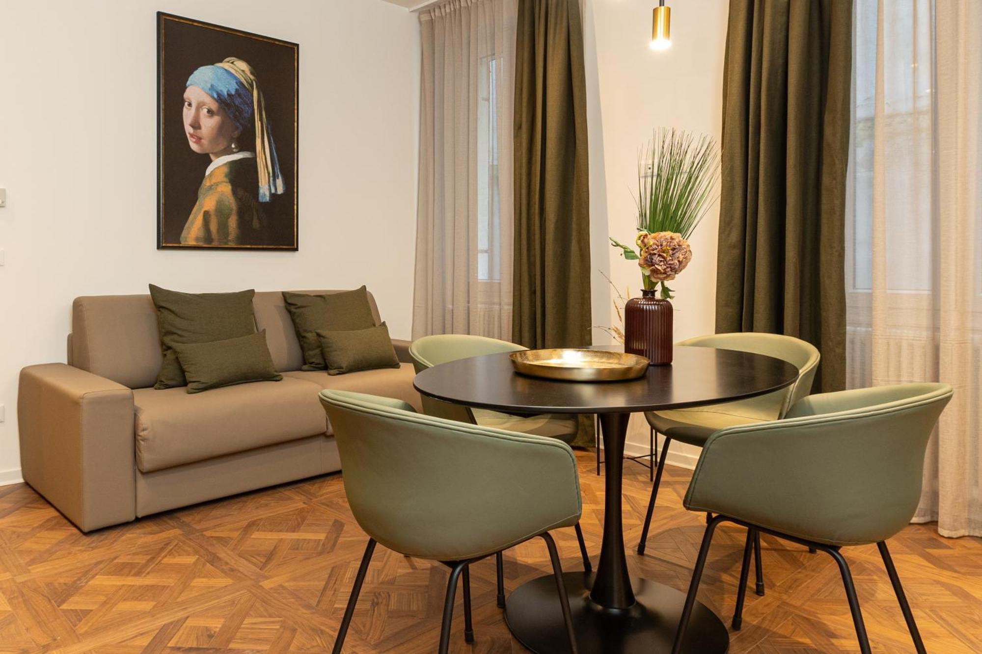 Elisabeth Luxury *